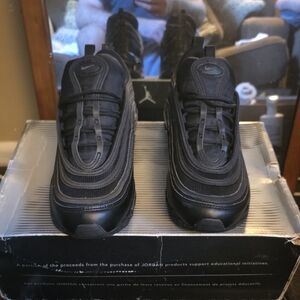 Womens Size 9 / 7.5 Size Men Nike Airmax 97 Triple Black